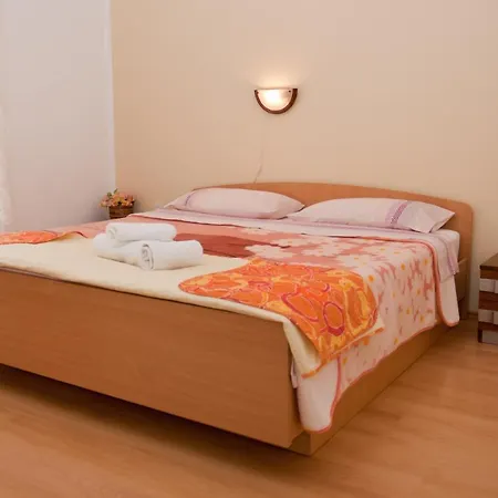 With Parking Space Novigrad - 7108 Apartmán *