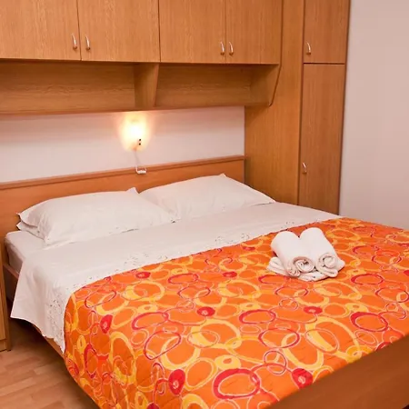 Apartman With Parking Space Novigrad - 7108 *