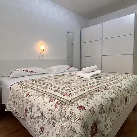 Apartman With Parking Space Novigrad - 7108 *