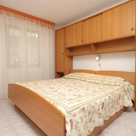 With A Parking Space Novigrad - 7108 Apartman