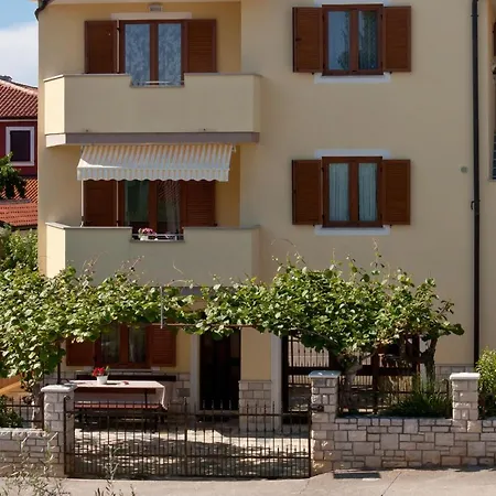 With A Parking Space Novigrad - 7108 Apartment