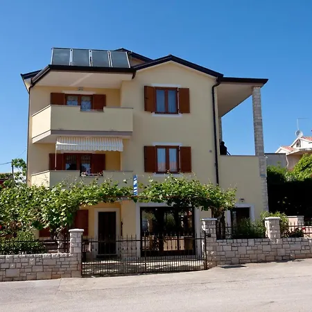 With A Parking Space Novigrad - 7108 Apartment