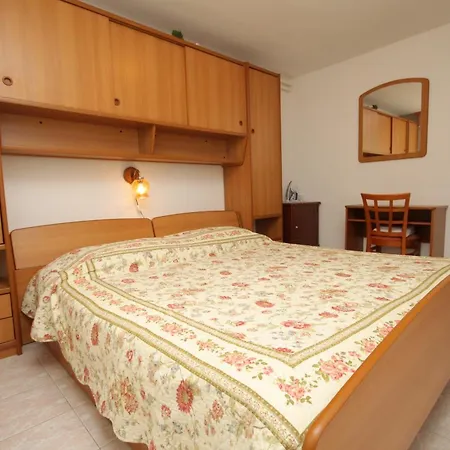 With Parking Space Novigrad - 7108 Apartment Novigrad (Istria)