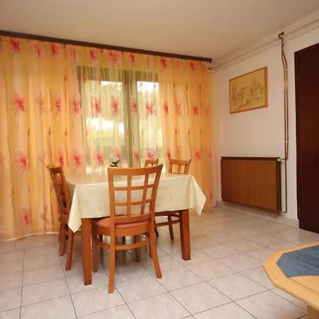 Apartment With Parking Space Novigrad - 7108